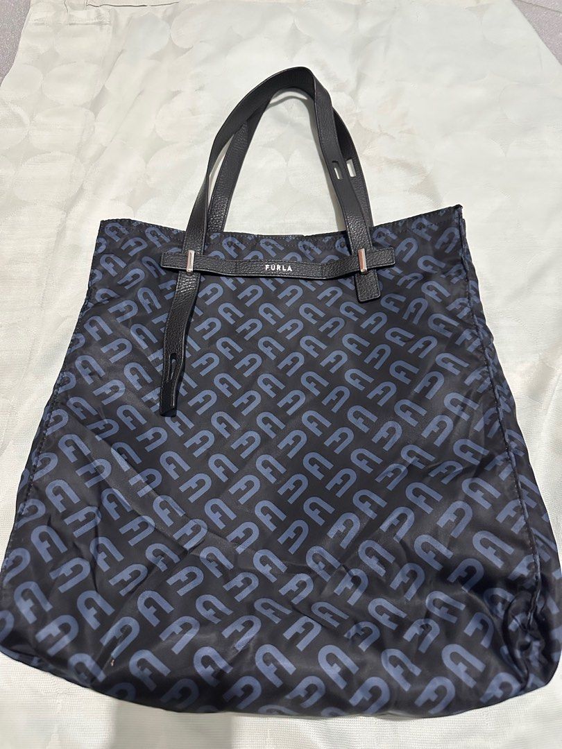 Furla Large Tote Bag (Category: Luxury Bags & Wallets) located in Manila. Submitted by jslnd (Listing ID 1340960483, Image 1). Description: Furla Large Tote Bag Comes with dustbag Fits laptop Can be used as office bag No flaws Can ship asap .