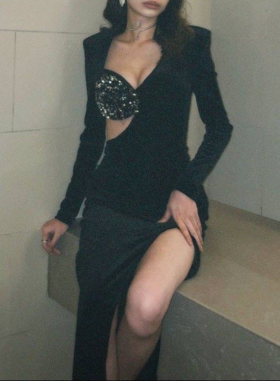 GOWN FOR RENT (Category: Evening dresses & gowns) located in Marikina City. Submitted by hadofinds (Listing ID 1341030172, Image 2). Description: with accessories included na.