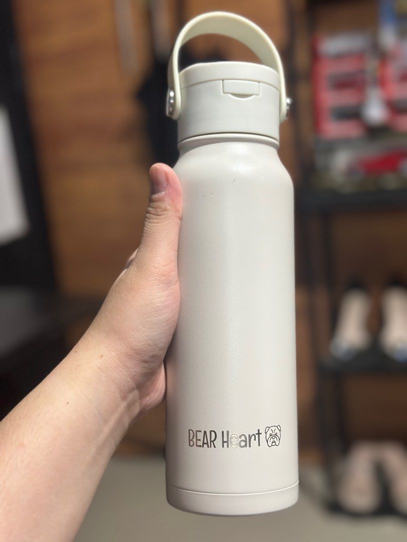 Healthy human 21 oz (everest) with straw (Category: Water Bottles & Tumblers) located in Manila. Submitted by mr_bulldogscabinet31 (Listing ID 1340869643, Image 2). Description: 1st owner Healthy Human 21oz Vacuum Insulated Stainless Steel Bottle with Twist N Sip Lid - Everest color With engraving Bought this for 1,399 pesos Selling it for only 800 pesos Rfs: upgrade Sf will be shouldered by the buyer🙂.