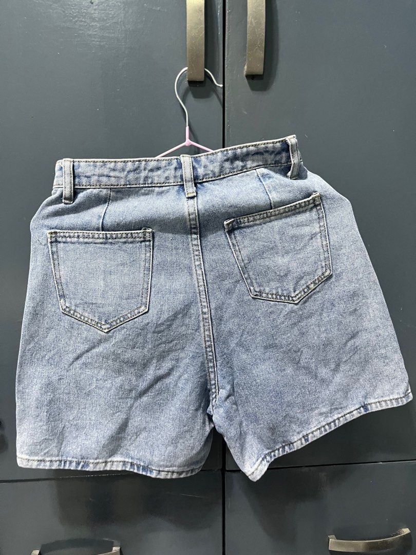 Highwaist jorts (clean cut) (Category: Shorts) located in Malabon City. Submitted by manymoon (Listing ID 1340980971, Image 2). Description: Size 24 Length: 16 Leg hole: 22 Payment first via Gcash/BPI Item + shipping fee.