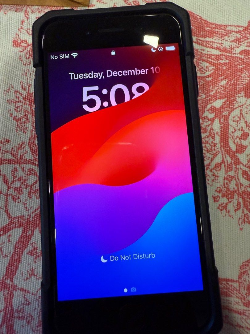 iPhone SE 3rd gen (Category: iPhone SE Series) located in Manila. Submitted by junp2781 (Listing ID 1340950875, Image 1). Description: IPhone SE 3rd gen open line; 128GB; battery is normal RFS: not being used anymore.