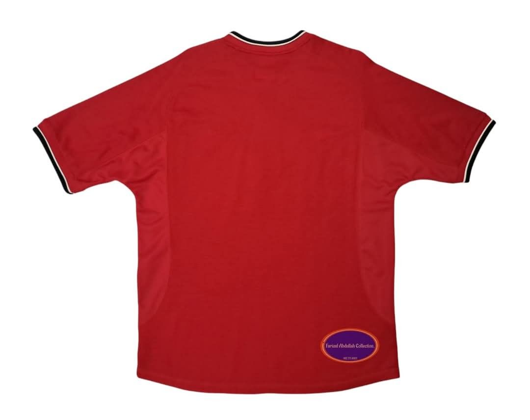 JERSEY FOOTBALL UMBRO MANCHESTER UNITED VODAFONE Men s Fashion Activewear on Carousell