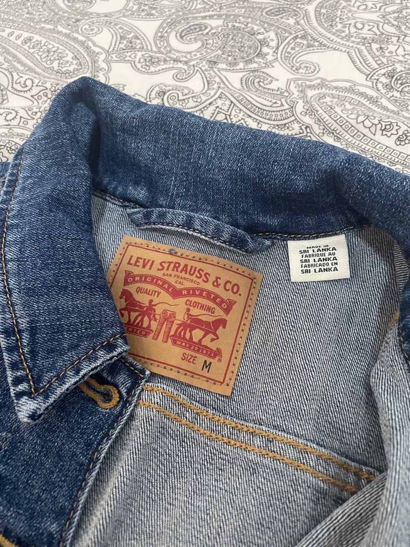 Levi’s denim jacket, medium wash - Medium (Category: Coats, Jackets and Outerwear) located in Naga. Submitted by Rveebee (Listing ID 1340935044, Image 3). Description: Levi’s denim jacket, medium wash, size Medium Unused, just stored .