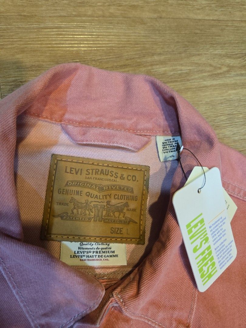 Levis Jacket (Category: Tshirts & Polo Shirts) located in Singapore. Submitted by samrio (Listing ID 1340986500, Image 2). Description: very rare in pink colour.