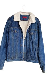 (Category: ) located in . Submitted by champsthrift (Listing ID 1340897085, Image 1). Description: .
