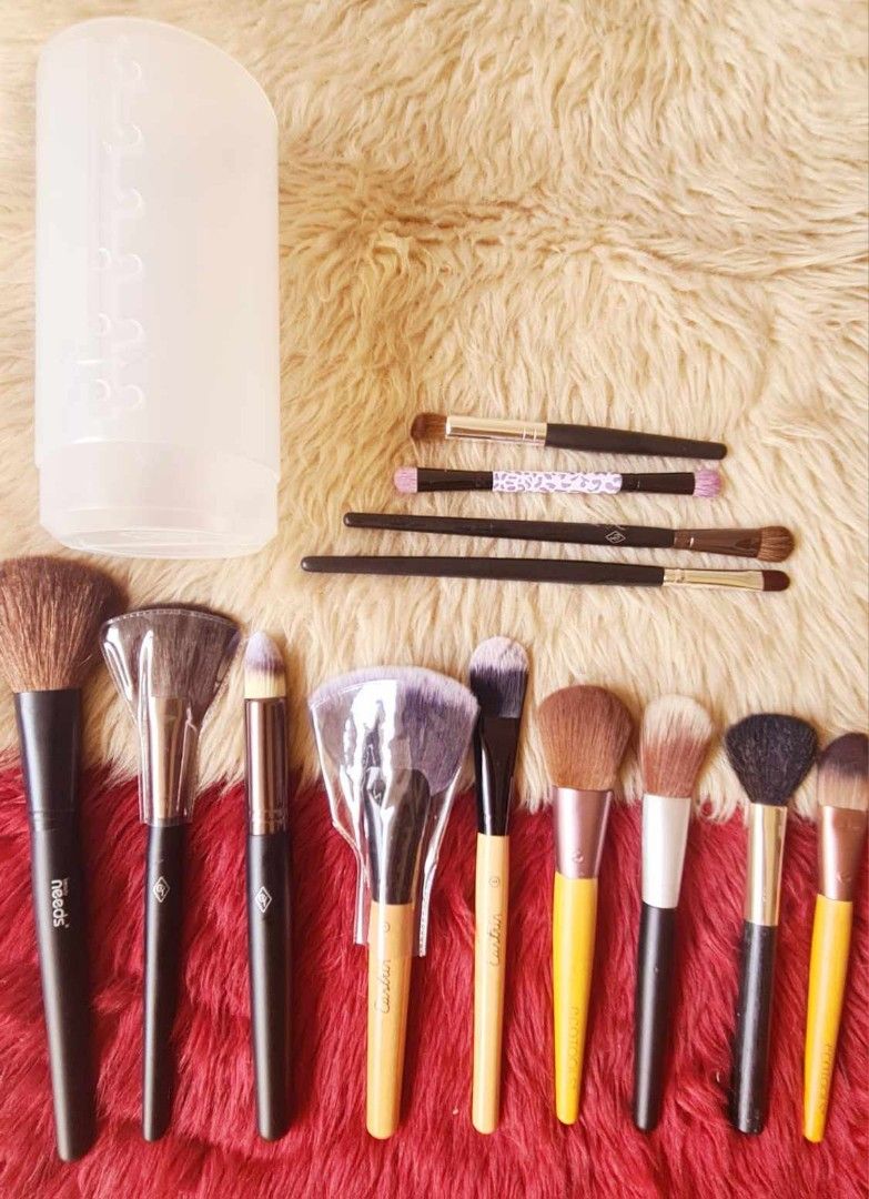Make up Brushes with brush holder set (Category: Makeup) located in Quezon City. Submitted by floreskari78555 (Listing ID 1340887471, Image 3). Description: Make Up Brushes with Make Up Brush Holder Set 680php set❤️ 13pcs make up brushes 1 make up brush holder Individually Brushes only 380php Holder only 400php Keep your make up brushes tidy❤️ Available for same day delivery ❤️.