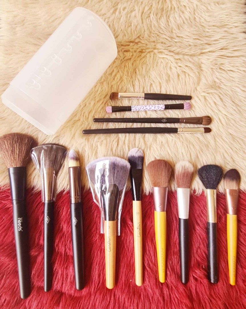 Make up Brushes with brush holder set (Category: Makeup) located in Quezon City. Submitted by floreskari78555 (Listing ID 1340887471, Image 1). Description: Make Up Brushes with Make Up Brush Holder Set 680php set❤️ 13pcs make up brushes 1 make up brush holder Individually Brushes only 380php Holder only 400php Keep your make up brushes tidy❤️ Available for same day delivery ❤️.