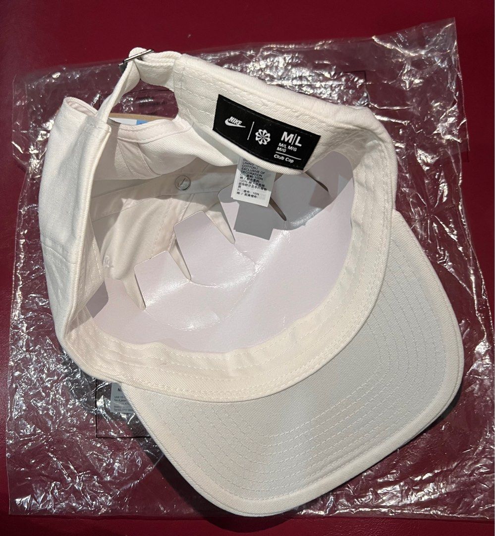 Nike Unstructured Dunk Patch Cap (Category: Cap & Hats) located in Besut. Submitted by jbithriftstore (Listing ID 1340966902, Image 2). Description: Jual sebab silap size Bukak utk try sahaja Boleh tengok gambar utk details Beli retail RM89 .