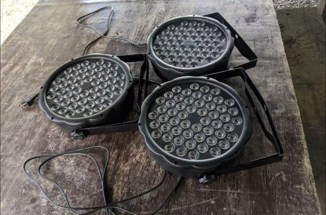 Plastic Led Par Lights (Category: Lighting & Studio Equipment) located in Manila. Submitted by shoppingspree008 (Listing ID 1340933912, Image 2). Description: 60W 54 LED Flat Stage Light RGBW Par Light DMX512 Master Slave NO REMOTE Take all. binigay lang. selling low..