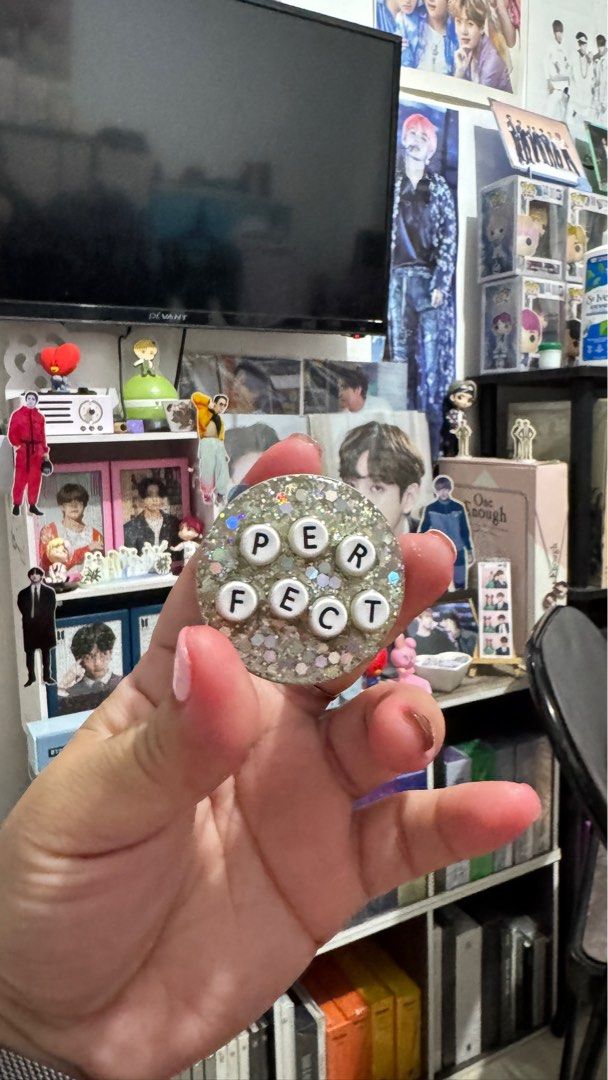 Popsocket poptop (Category: Mounts & Holders) located in Manila. Submitted by taekook03 (Listing ID 1341038317, Image 1). Description: Popsocket poptop.