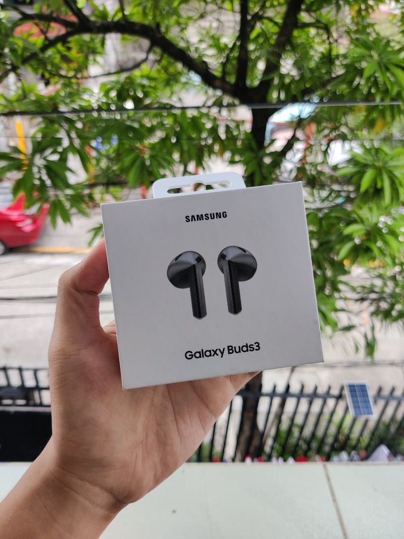 SAMSUNG BUDS 3 (Category: Earphones) located in Manila. Submitted by kishaxx00175111 (Listing ID 1340897239, Image 1). Description: SAMSUNG GALAXY BUDS 3 BRANDNEW SEALED SILVER SELLING FOR 4,500 ONLY FIXED AUTO IGNORE SA TATAWAD TY MANILA TAYUMAN.