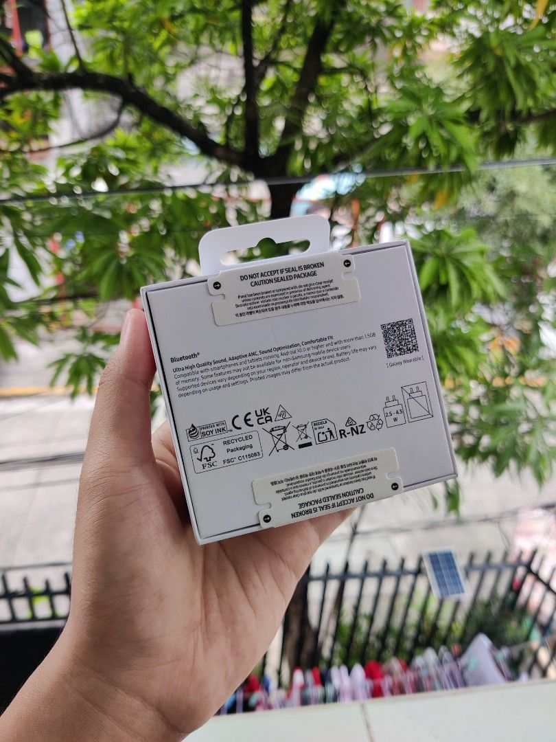 SAMSUNG BUDS 3 (Category: Earphones) located in Manila. Submitted by kishaxx00175111 (Listing ID 1340897239, Image 2). Description: SAMSUNG GALAXY BUDS 3 BRANDNEW SEALED SILVER SELLING FOR 4,500 ONLY FIXED AUTO IGNORE SA TATAWAD TY MANILA TAYUMAN.