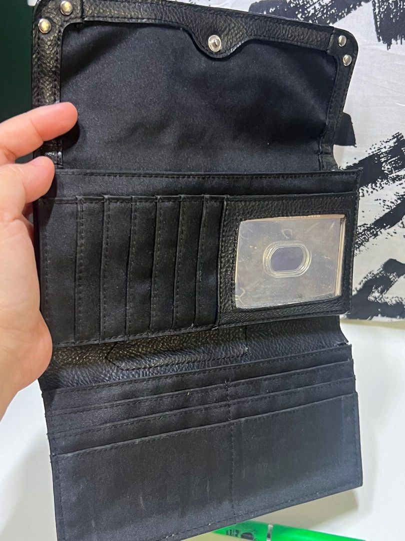 Sophia caperelli wallet 2025