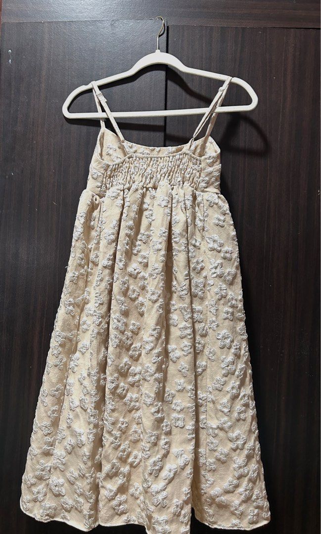 Textured flower dress in Beige (Category: Dresses) located in Manila. Submitted by haidschoo (Listing ID 1340916135, Image 2). Description: 🤎From Thailand. 🤎Use only once for photoshoot. 🤎Adjustable straps 🤎Knee length for 5'2" height 🤎Fits S to Semi Large Frame .
