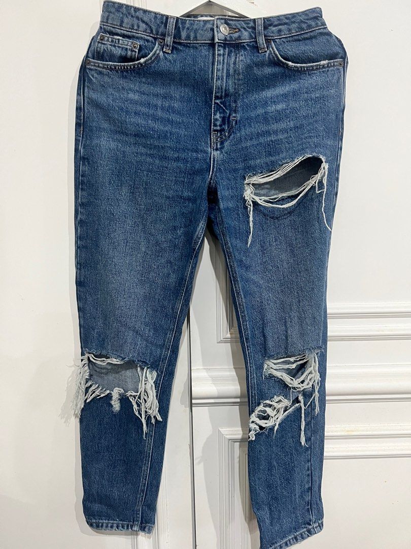 TOPSHOP Mom Jeans (Category: Jeans & Leggings) located in Johor Bahru. Submitted by brandluxe (Listing ID 1340887128, Image 1). Description: W28 /71cm L30/76cm.