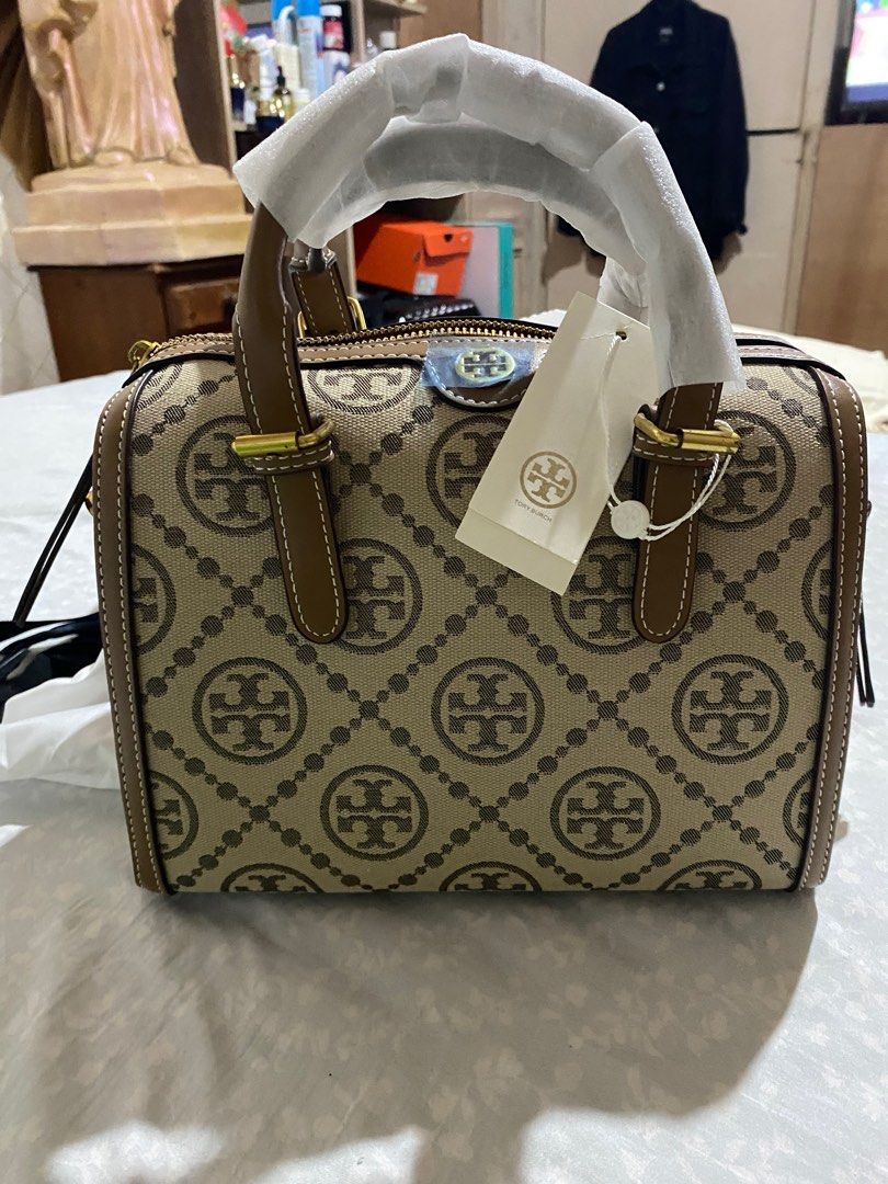 Tory Burch (Category: Luxury Bags & Wallets) located in Las Pinas. Submitted by nugets (Listing ID 1340941903, Image 3). Description: Authentic Tory Burch from US brand new Medium size Can stand alone.