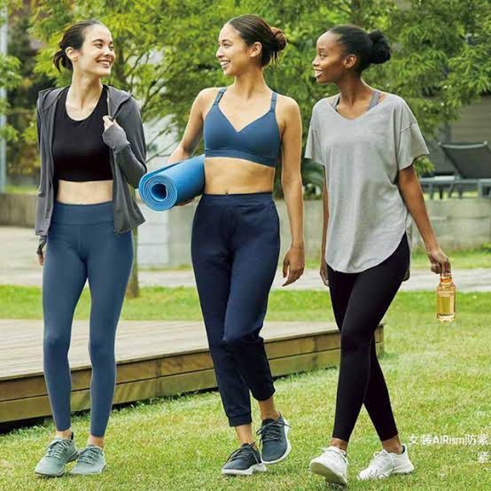 Uniqlo yoga wear top