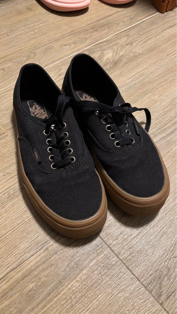 Vans authentic （分類：便服鞋）位於 Hong Kong。 由 thomasheyhey 提交（商品編號 1340990141，圖片 1）。簡介： 著過1,2次only。