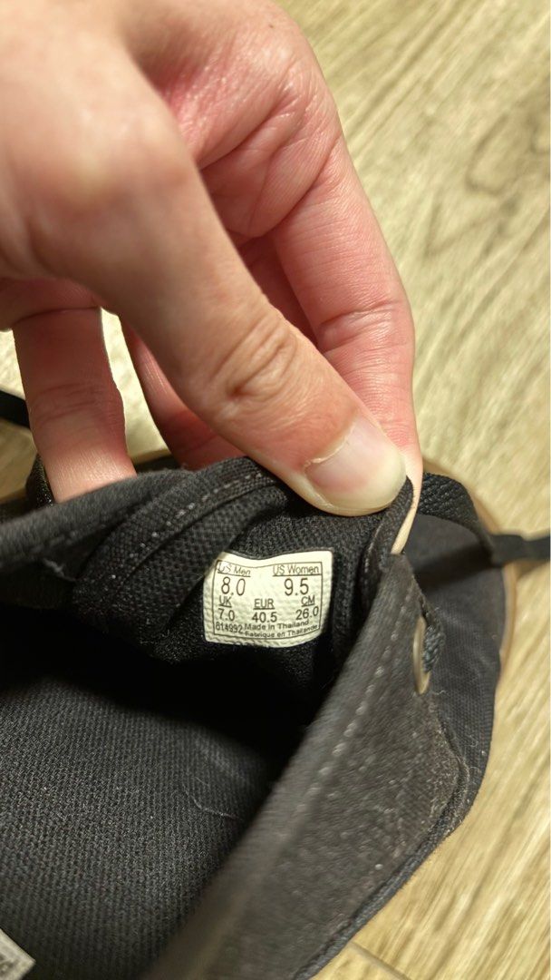 Vans authentic （分類：便服鞋）位於 Hong Kong。 由 thomasheyhey 提交（商品編號 1340990141，圖片 4）。簡介： 著過1,2次only。