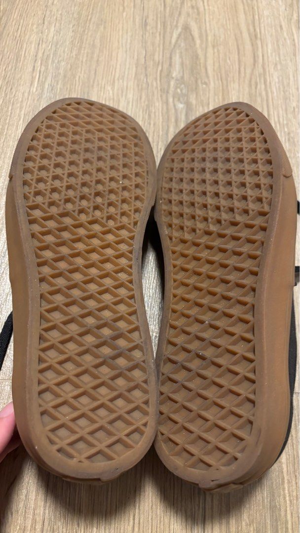 Vans authentic （分類：便服鞋）位於 Hong Kong。 由 thomasheyhey 提交（商品編號 1340990141，圖片 3）。簡介： 著過1,2次only。