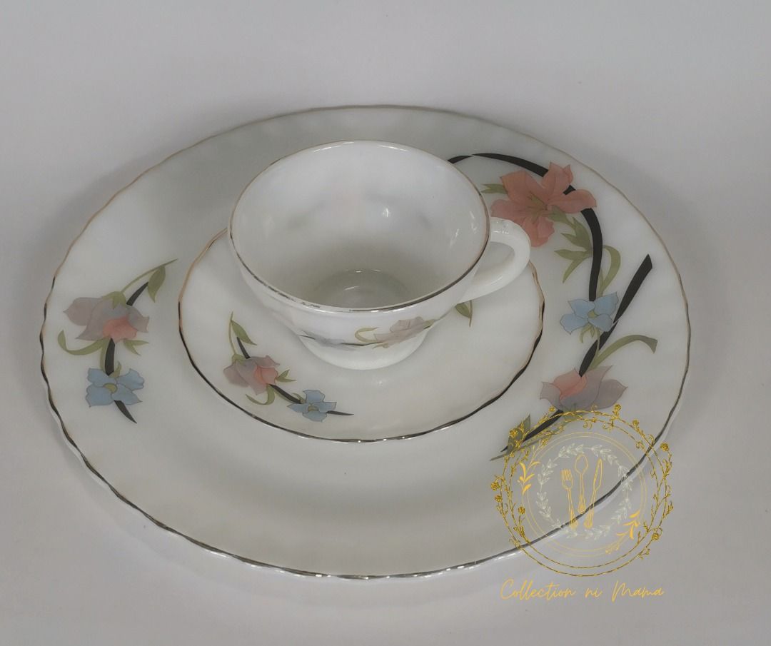 Vintage Indopal Milkglass Dinnerware Starter Set (Category: Dinnerware & Cutlery) located in Manila. Submitted by collectionnimama (Listing ID 1341012955, Image 2). Description: •11 piece Dinnerware Starter Set •Indopal Milk Glass Material •3pcs 10" Plate •4pcs 6" Saucer •4pcs Cup •Color: White •Flower Strand Design •Made in China •Condition: Brand New, Vintage, Never Been Used •Decluttering •Does not come with original box •As is where is •Pictu
