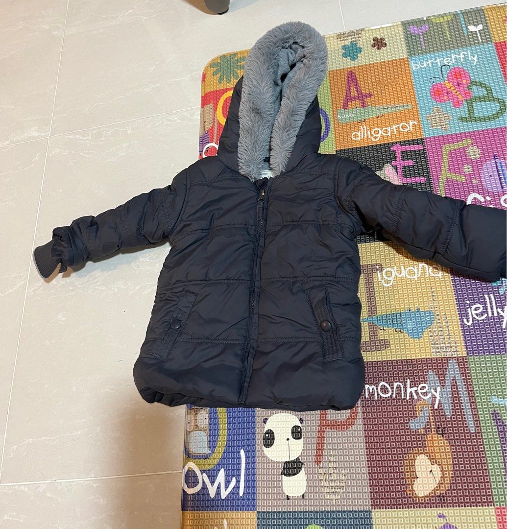Winter Jacket (Category: Babies & Kids Fashion) located in Singapore. Submitted by swankeee (Listing ID 1340979798, Image 3). Description: 3 winter jackets to clear. Very new and lots of life left. Clearing space for new kids clothing. 1) Green down jacket is for 12 months. From Chateau De Sable. Very very good quality. Used it for our Snowy Europe trips and kids were warm and comfortable. $ 45 2) red/blue down jacket for 3 yrs old. From Chateau 