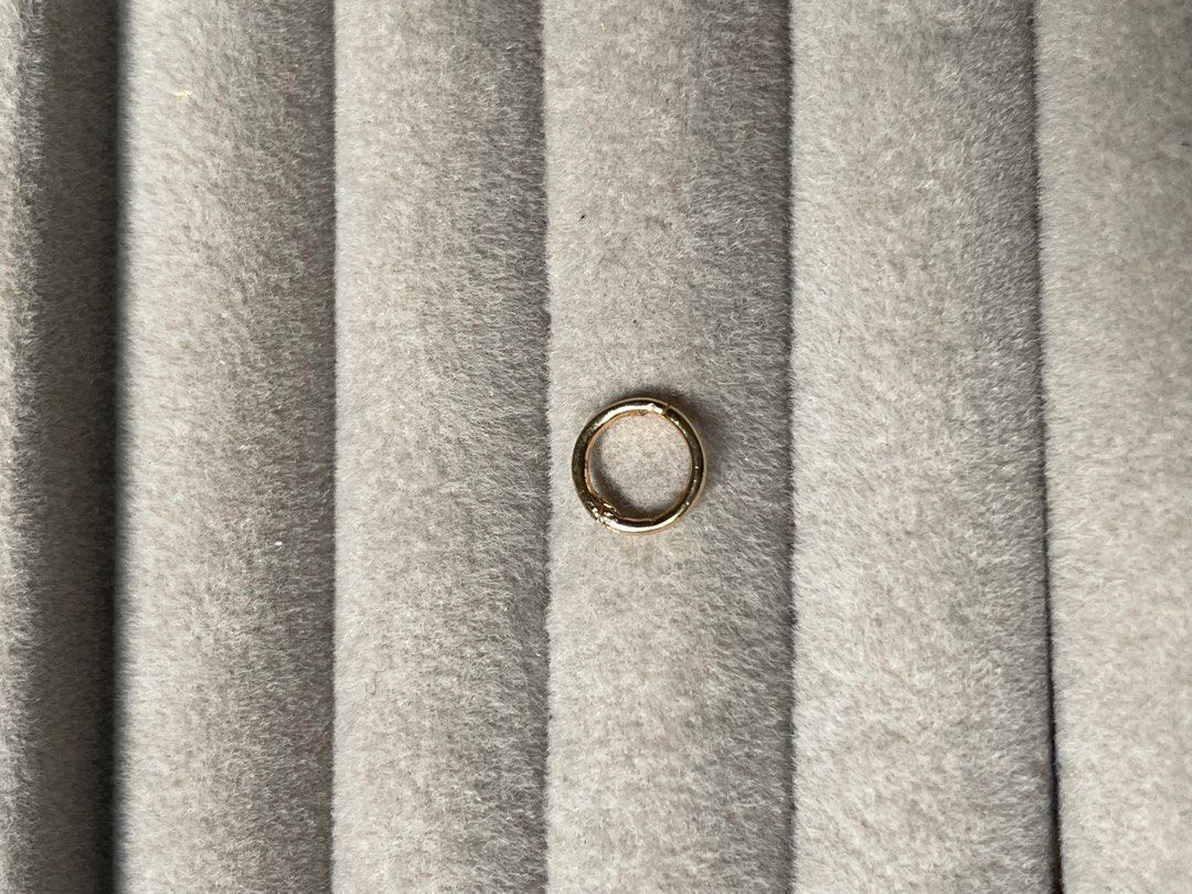 14k Clicker 6mm ear piercing (Category: Earrings) located in Batangas. Submitted by kheanknox29 (Listing ID 1341226715, Image 1). Description: Brand new Per piece not per gram 14k gold Clicker For helix 2nd or 3rd piercing Rook Pm me.