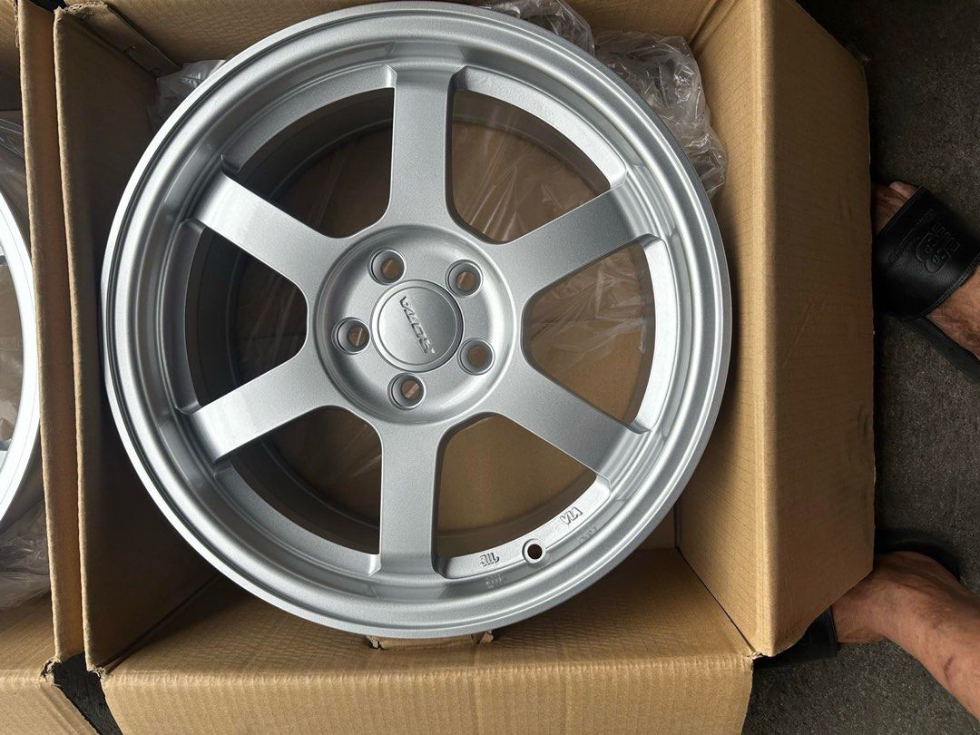 16” Rota Grid Silver 5Holes pcd 100 mags Brandnew (Category: Mags and Tires) located in Quezon City. Submitted by mindanaotyrehaus (Listing ID 1340926331, Image 2). Description: 4pcs 16” Rota Grid Racing Silver Brandnew Magwheels 5 Holes PCD 100 x7 width/ offset 40 sold as set 4pcs for 31,000 pesos Mags only *price may change without prior notice *txt or call us to check availability * fix price * Cash transaction/ GCash/ Paymaya/BDO /BPI /Metrob