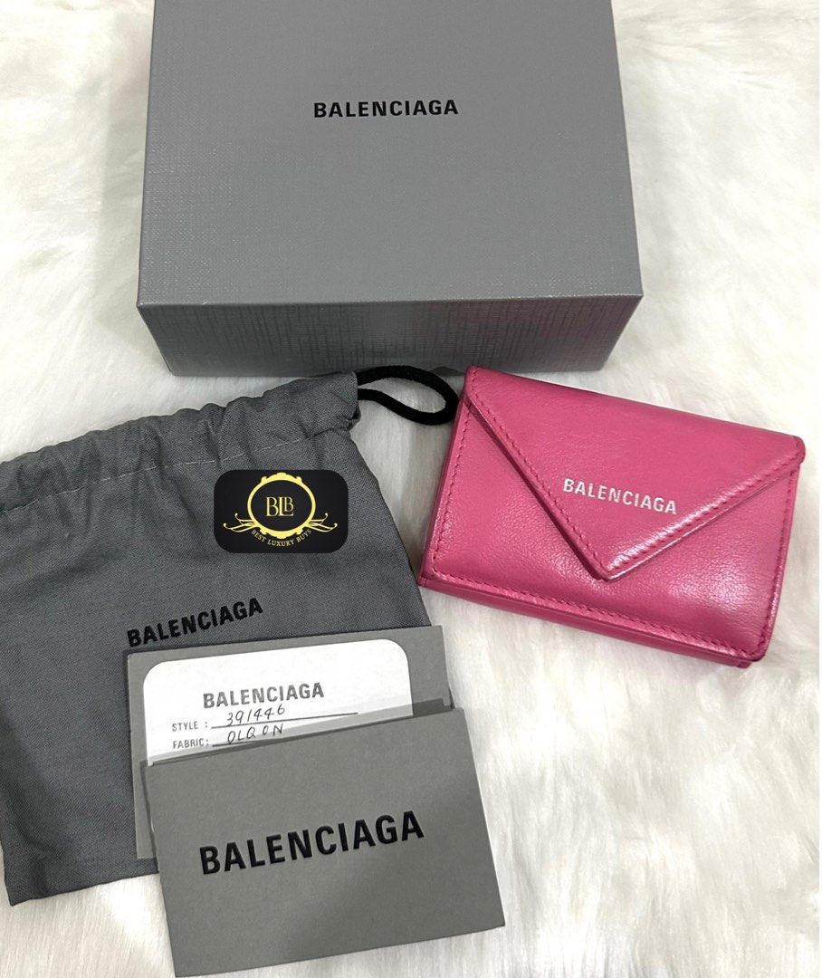 Authentic Balenciaga Mini Compact Full Wallet Pink Complete (Category: Luxury Bags & Wallets) located in Pasig City. Submitted by bestluxurybuys (Listing ID 1341205056, Image 2). Description: Authentic Balenciaga Mini Compact Full Wallet Pink Complete inclusions Dm or Vber O92755II747.