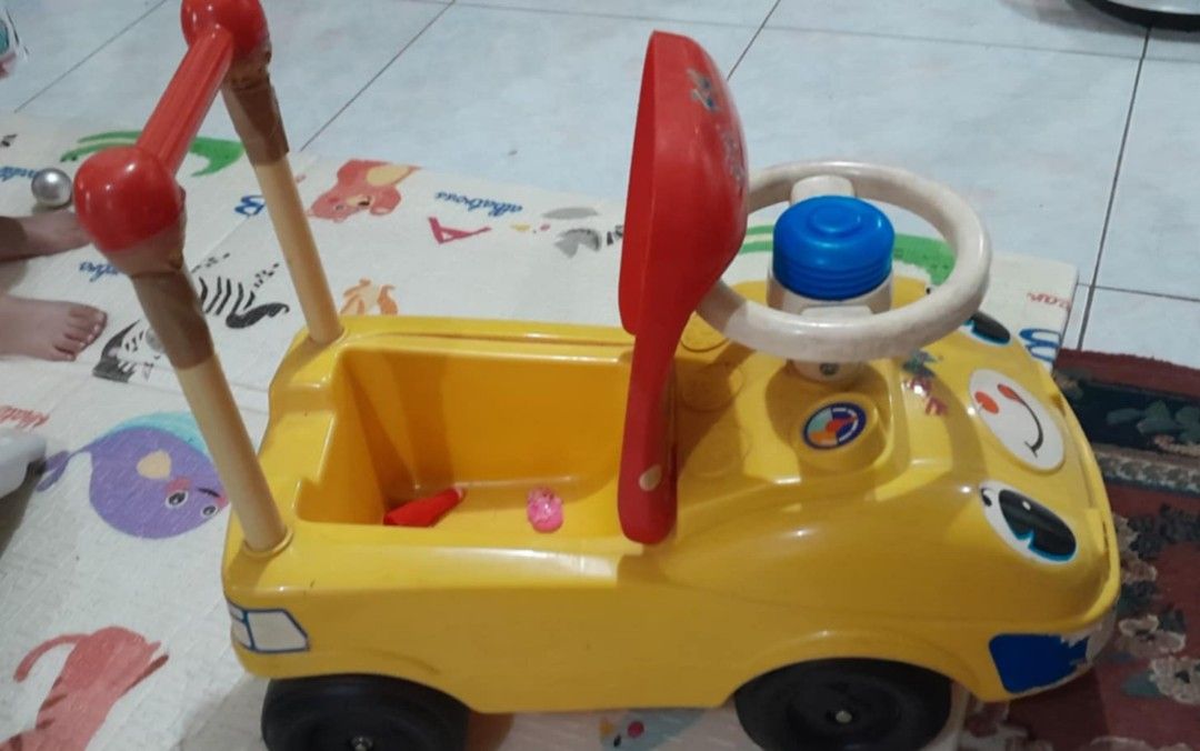 Baby push car (Category: Infant Playtime) located in Navotas City. Submitted by roxieclzb (Listing ID 1341133923, Image 3). Description: Japan Surplus push car with compartment issue:ung handle nasira na dikit lng ng duct tape but over all usable Naman..