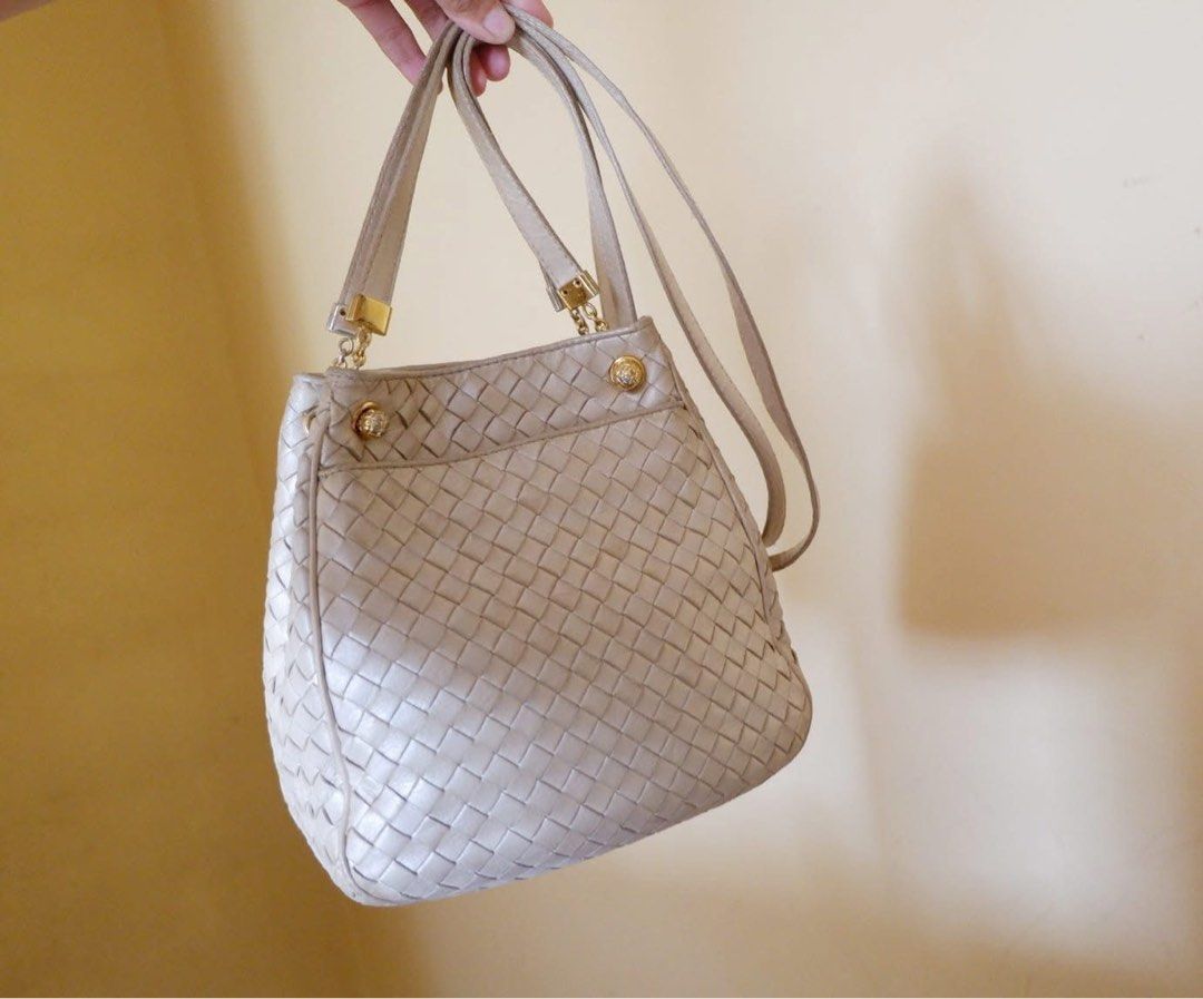 BOTTEGA VENETA VINTAGE (Category: Luxury Bags & Wallets) located in Cagayan de Oro. Submitted by moiobsession (Listing ID 1335287757, Image 1). Description: with legit grails authentication no inclusions authentic pre-owned condition small size .