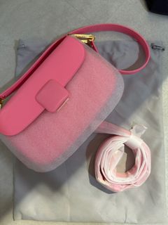 (Category: ) located in . Submitted by lovedandpreloved (Listing ID 1341087393, Image 1). Description: .