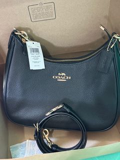 Coach Teri Hobo