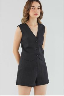 (Category: ) located in . Submitted by merjoscloset (Listing ID 1341121998, Image 1). Description: .