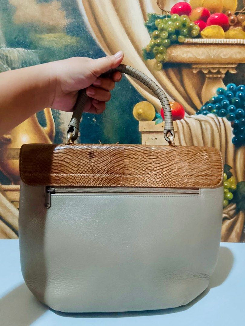 Exotic Bag Japan (Category: Luxury Bags & Wallets) located in Muntinlupa City. Submitted by phbudgetluxuryfinds (Listing ID 1341170767, Image 2). Description: From Japan Smooth and soft leather Hindi mabigat.