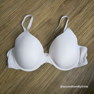 (Kategori: ) berada di . Dikirim oleh trixiesspace (ID iklan 1341079727, Gambar 1). Deskripsi: .
