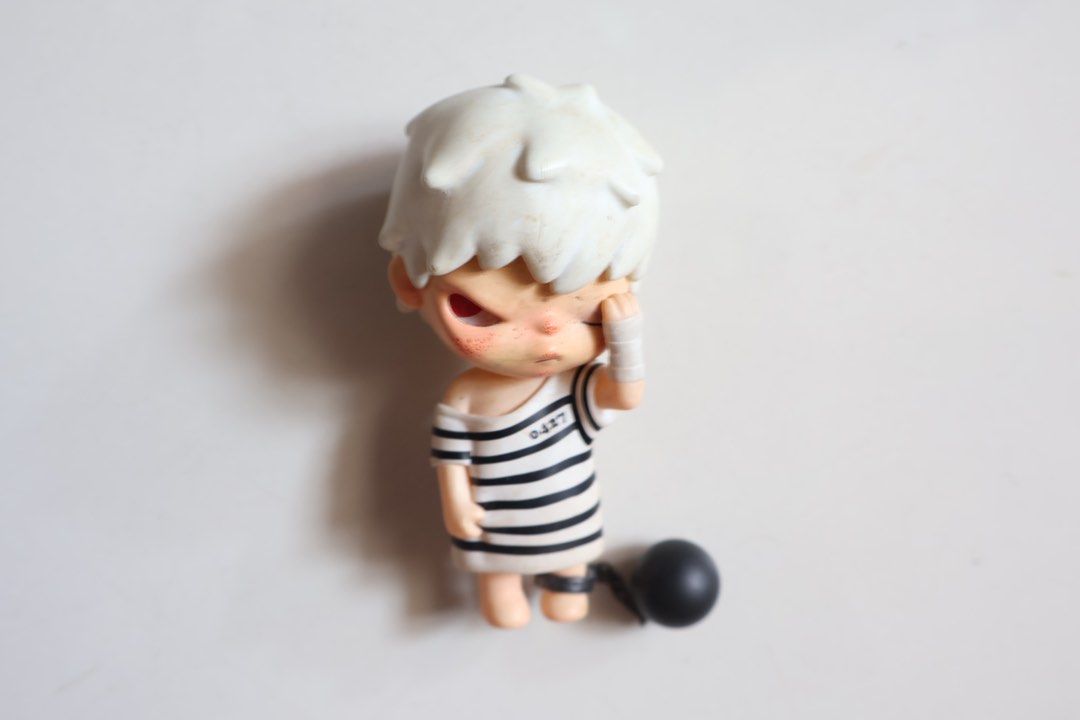 Hirono (Manacle) Authentic Anik-Anik (Category: Designer & Blind Box Toys) located in Manila. Submitted by landerdeclutters (Listing ID 1341087970, Image 1). Description: ✨ Pop Mart x Hirono - Little Mischief Series ✨ Bring home this stunning collectible that perfectly blends artistry and charm! 🖤 Comes with complete inclusions (excluding the box and stand) and is in like-new condition—carefully stored in a cabinet, never used or displayed..