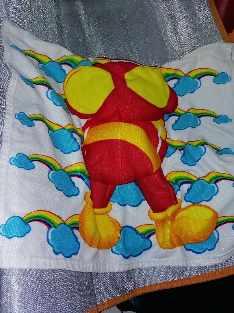 Hooded Jollibee towel (Category: Changing Mats & Accessories) located in Quezon City. Submitted by shopaholics.31 (Listing ID 1341117748, Image 3). Description: Brandnew.
