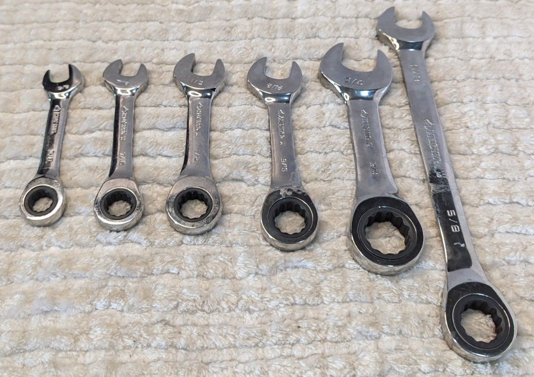 Husky stubby Ratchet Combination Wrench (Category: Construction Tools & Equipment) located in Pasig City. Submitted by califinestcollectibles (Listing ID 1341098816, Image 3). Description: Husky stubby Ratchet Combination Wrench 6Pc SAE 12-Point HT#86 Original/Authentic from USA Actual and Detailed Picture Posted LALAMOVE (COD,GCASH) LBC (COP/COD) JNT (PAYMENT FIRST BASIS, GCASH) THANKYOU.