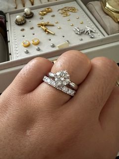 (Category: ) located in . Submitted by glittersboutique (Listing ID 1341089631, Image 1). Description: .