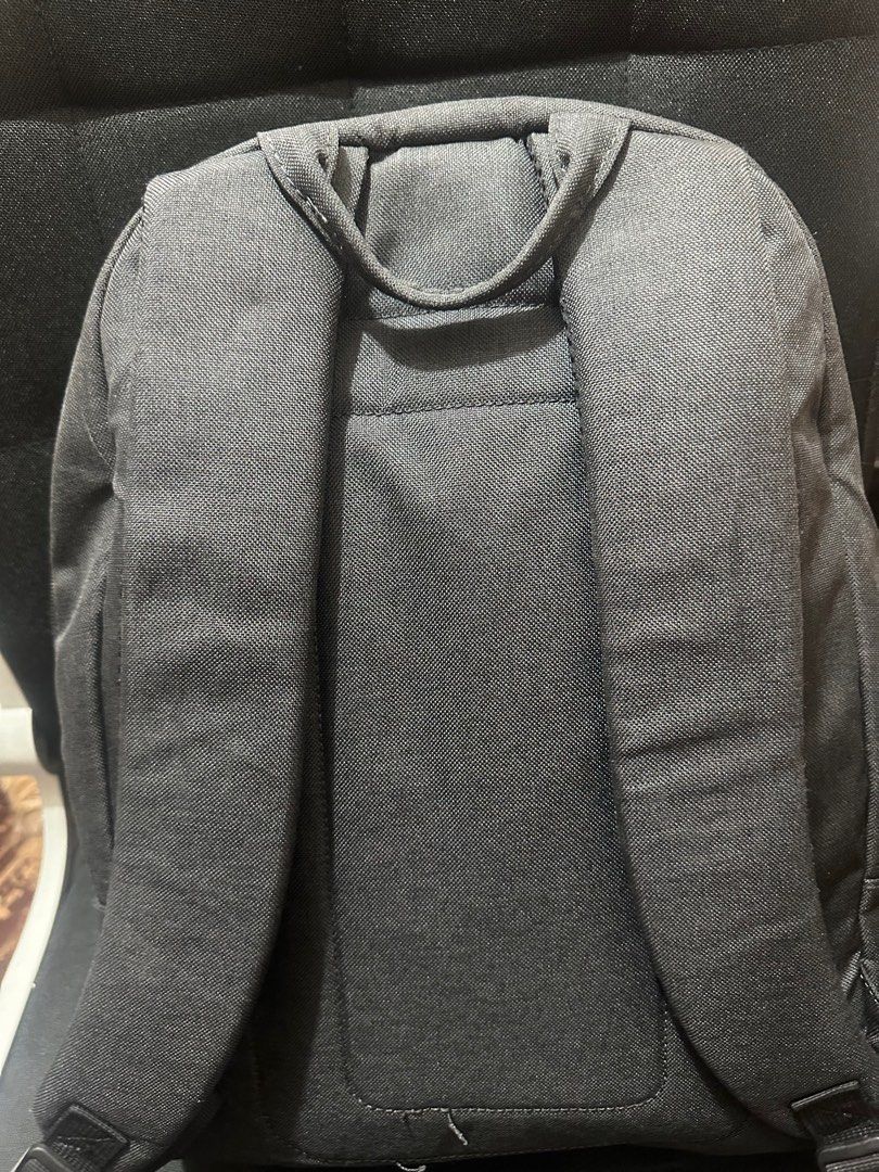 Lenovo Laptop Bag (15.5') (Category: Backpacks) located in Caloocan City. Submitted by cmc0916 (Listing ID 1341064209, Image 2). Description: RFS: decluttering.