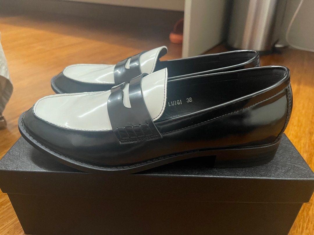 Matthews Loafers (Category: Loafers) located in Quezon City. Submitted by bebotislate (Listing ID 1341085189, Image 2). Description: RFS: a bit loose on me. Price is negotiable..