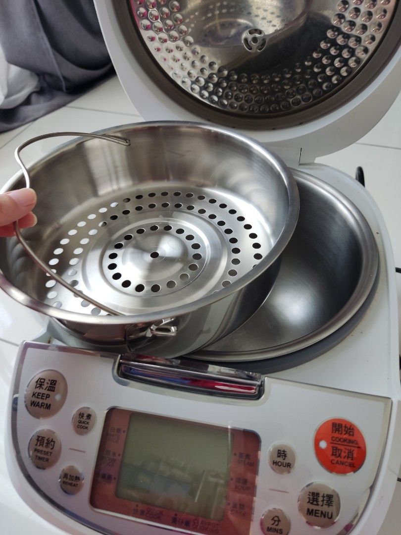 Multicooker (Category: Cookers) located in Klang. Submitted by calla12 (Listing ID 1341122974, Image 3). Description: lightly used, good condition..