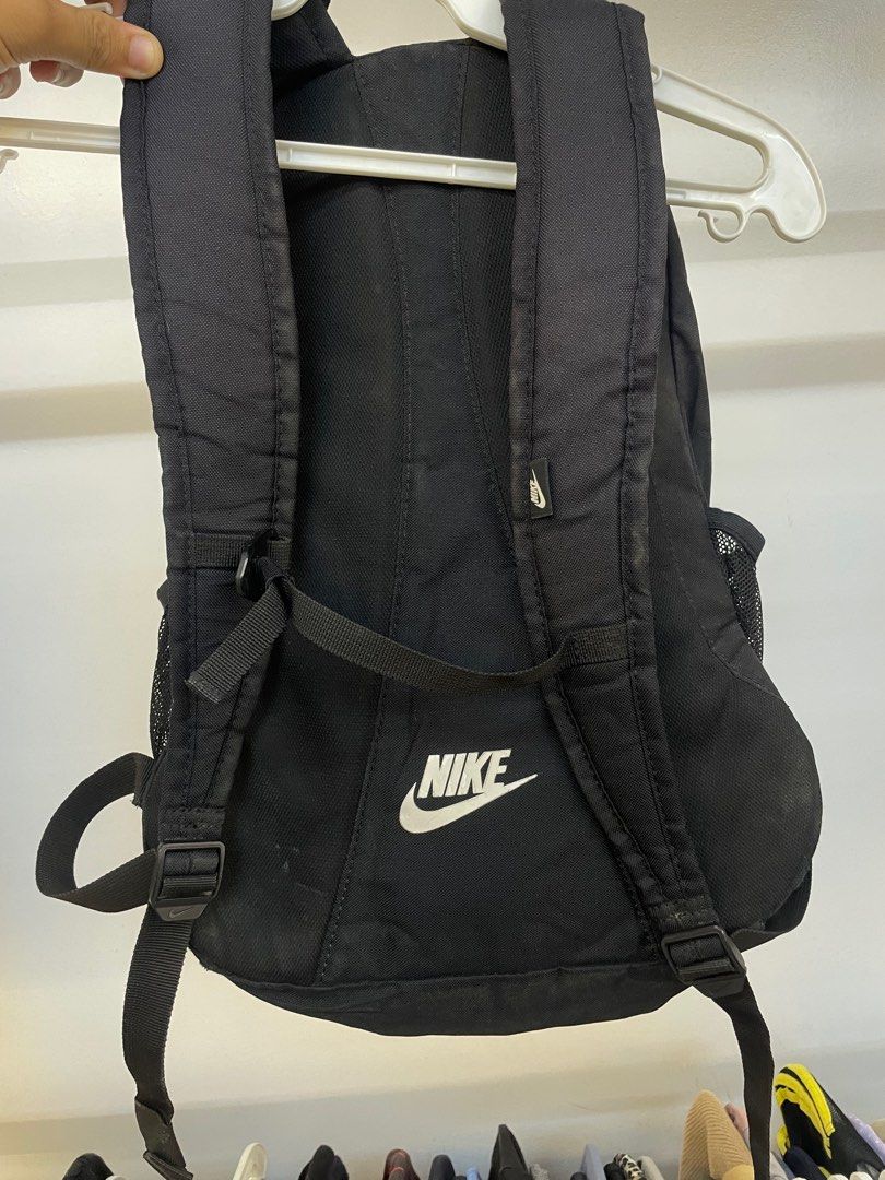 Nike Hayward Futura Backpack (Category: Backpacks) located in Quezon City. Submitted by carpedean01 (Listing ID 1341137674, Image 2). Description: Nike Hayward Futura Backpack Black white 25L Good condition Signs of usage ( last pic ) Needs cleaning 1499 only Rfs: declutter Loc: Commonwealth Qc.