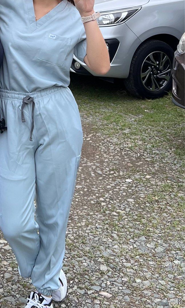OTG Scrubs (M) (Category: Others Tops) located in Manila. Submitted by leablgr (Listing ID 1341094891, Image 3). Description: OTG SCRUBS Medium Stone gray (mukhang light blue) Peach twill **only selling as a set Worn less than 5x No marks/stains *3rd pic, color under the sun haha can’t capture real color inside room Prefer meet ups Las Piñas/Parañaque area RFS: Wrong size.