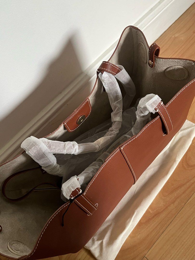Polene cyme bag mini (Category: Luxury Bags & Wallets) located in Quezon City. Submitted by t.clo__ (Listing ID 1330988325, Image 3). Description: For pre order Comes wt dust bag 7-10 days Available in regular and mini size Gray/taupe, black, camel, cognac.