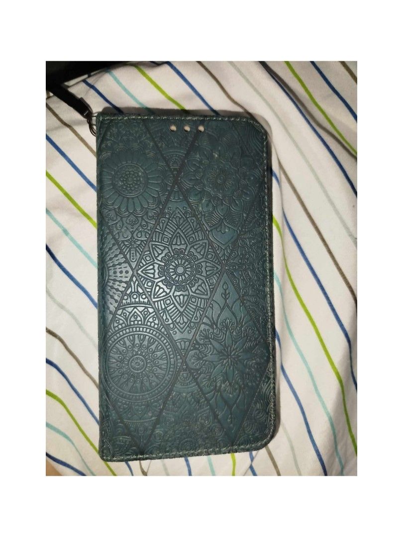 Samsung Galaxy A32 4g Phone case with Cover (Category: Cases & Sleeves) located in Legazpi City. Submitted by alyblueberyl (Listing ID 1341144310, Image 2). Description: Color: Dark Green.