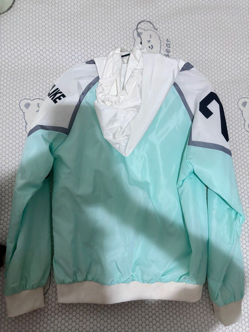 Suncreen jacket (Category: Coats, Jackets and Outerwear) located in Singapore. Submitted by veryjjyy (Listing ID 1341199118, Image 2). Description: Brand new.