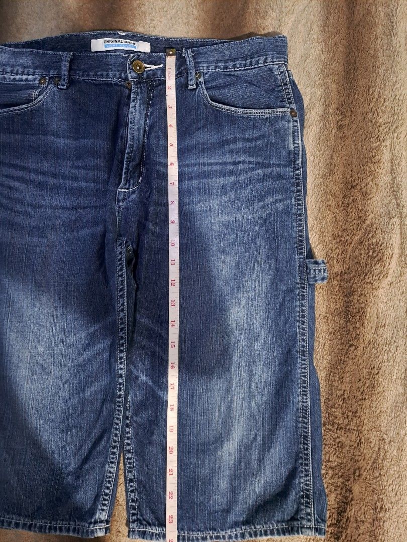 Uniqlo Carpenter Shorts (Category: Shorts) located in Cabanatuan. Submitted by jaipscl (Listing ID 1341119411, Image 3). Description: Good Fading Lightweight L: 24 in W: 36.5 in Hem: 8 CashG payment if Delivery Cash if Meet-Up.