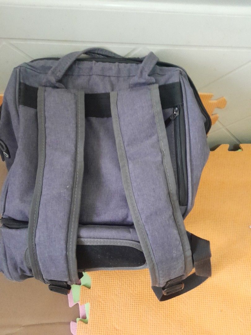 Vcool breastfeeding pump bag (Category: Breastfeeding & Bottle Feeding) located in Angeles City. Submitted by declutterhub (Listing ID 1341192040, Image 3). Description: with minor flaw,but does not affect the purpose. rfs: end of pumping journey.